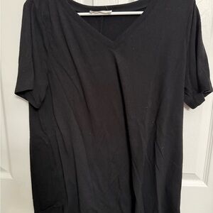 Zenana Outfitters Black V-Neck Short Sleeve Top